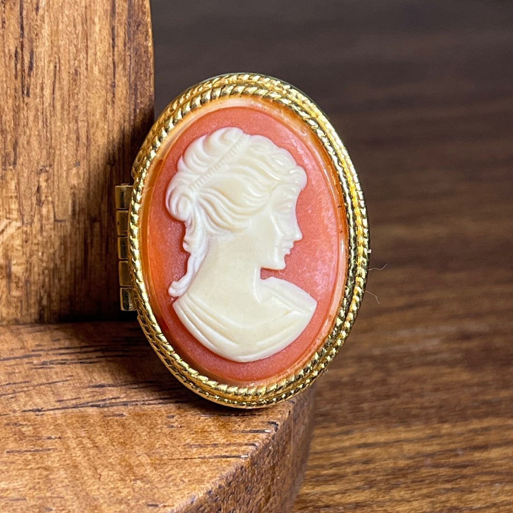 Vtg Avon Gold Tone Cameo Locket Ring Orange Cream Lady Profile Size 7